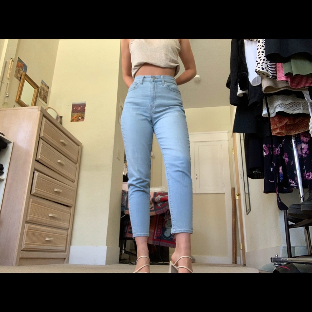 Levi’s High Waisted Taper Jean light wash